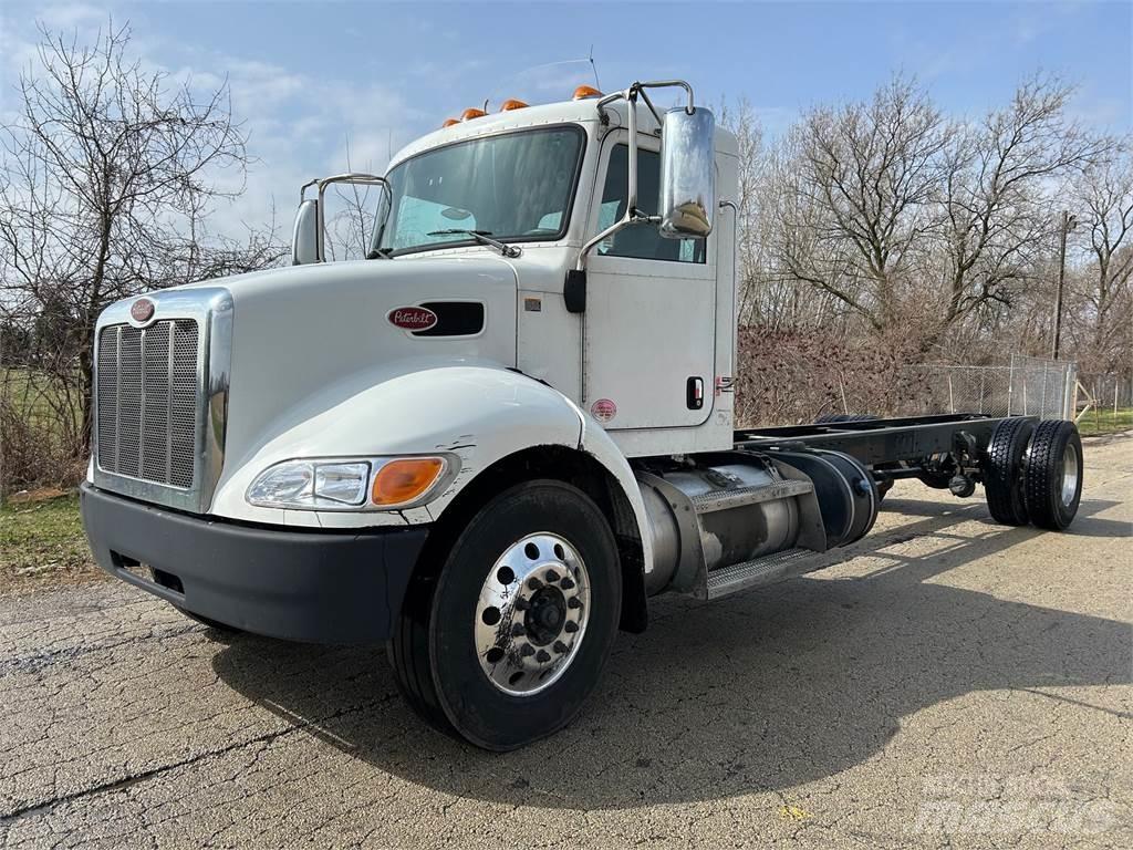 Peterbilt 337 商用底盤車