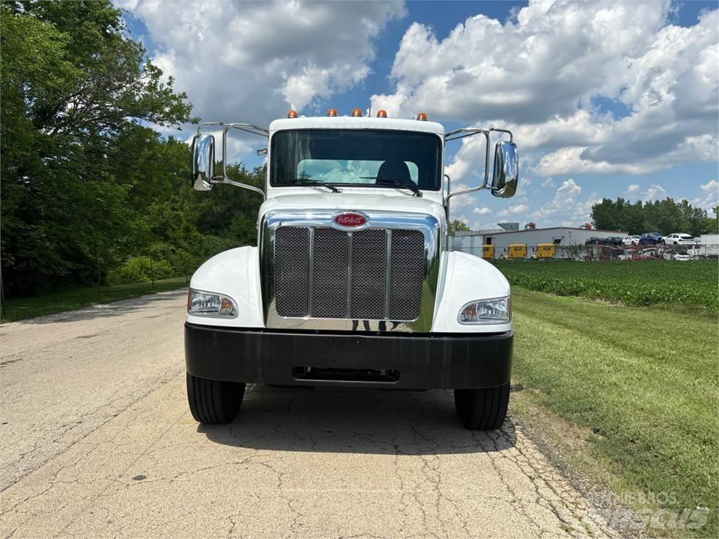 Peterbilt 337 商用底盤車