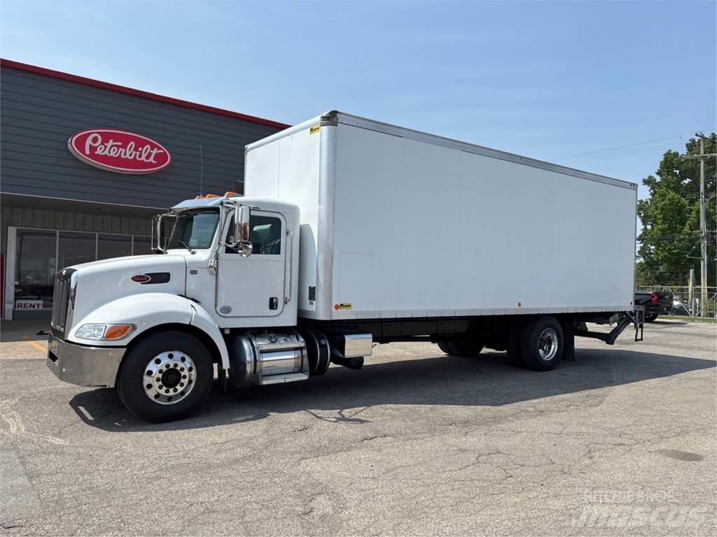 Peterbilt 337 貨箱式卡車