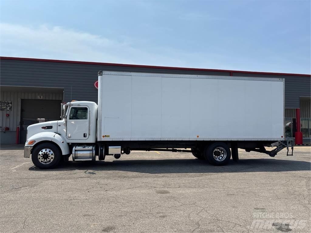 Peterbilt 337 貨箱式卡車