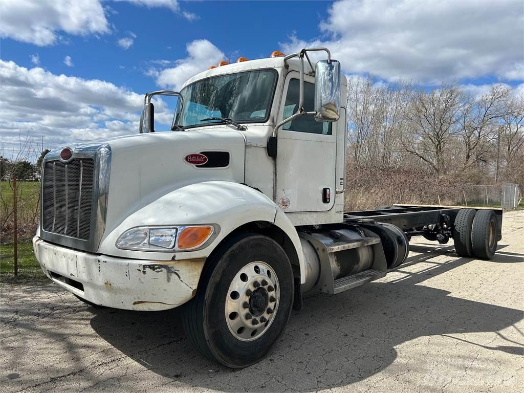 Peterbilt 337 商用底盤車