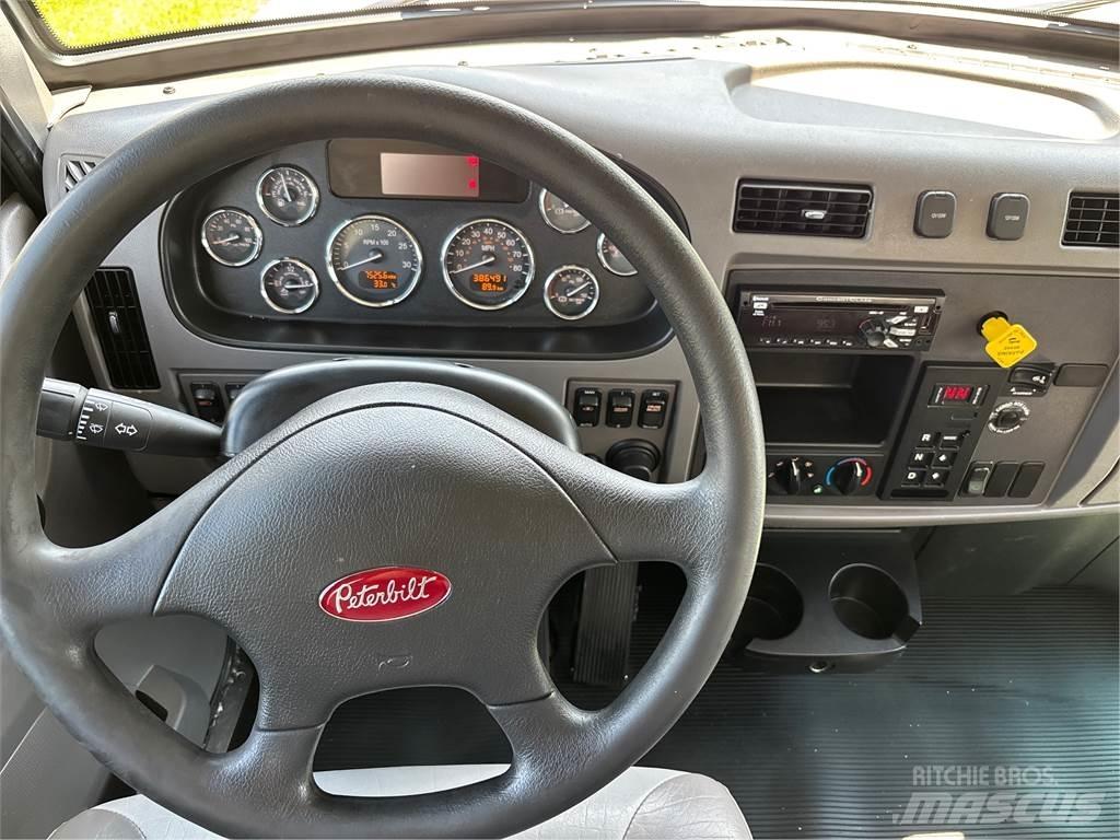 Peterbilt 337 貨箱式卡車
