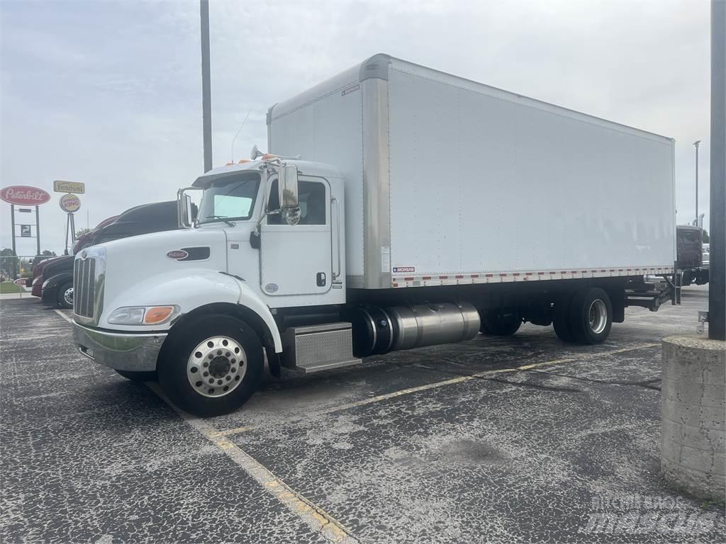 Peterbilt 337 貨箱式卡車