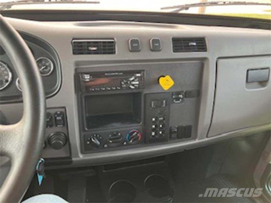 Peterbilt 337 貨箱式卡車