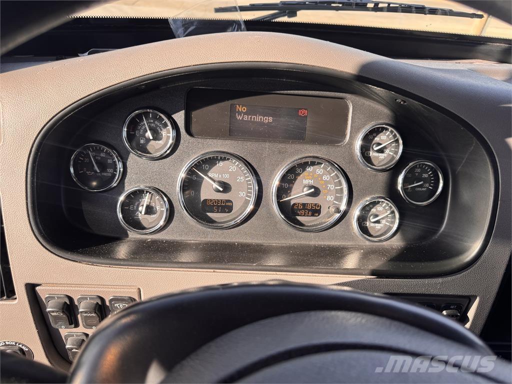 Peterbilt 337 貨箱式卡車