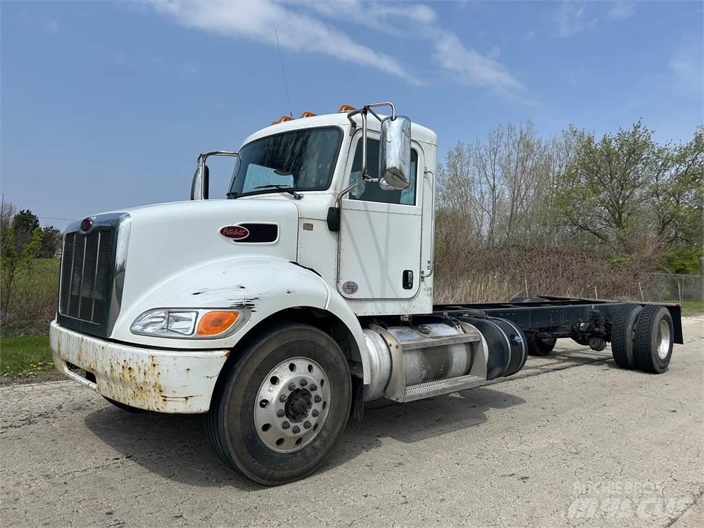 Peterbilt 337 商用底盤車