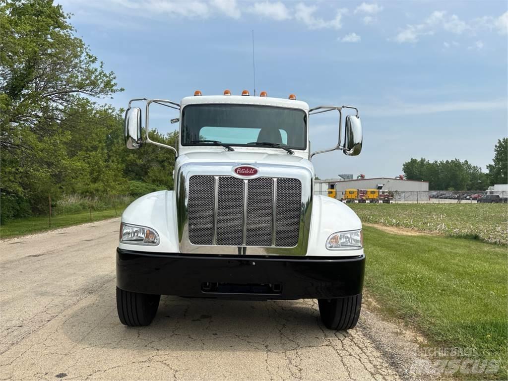 Peterbilt 337 商用底盤車