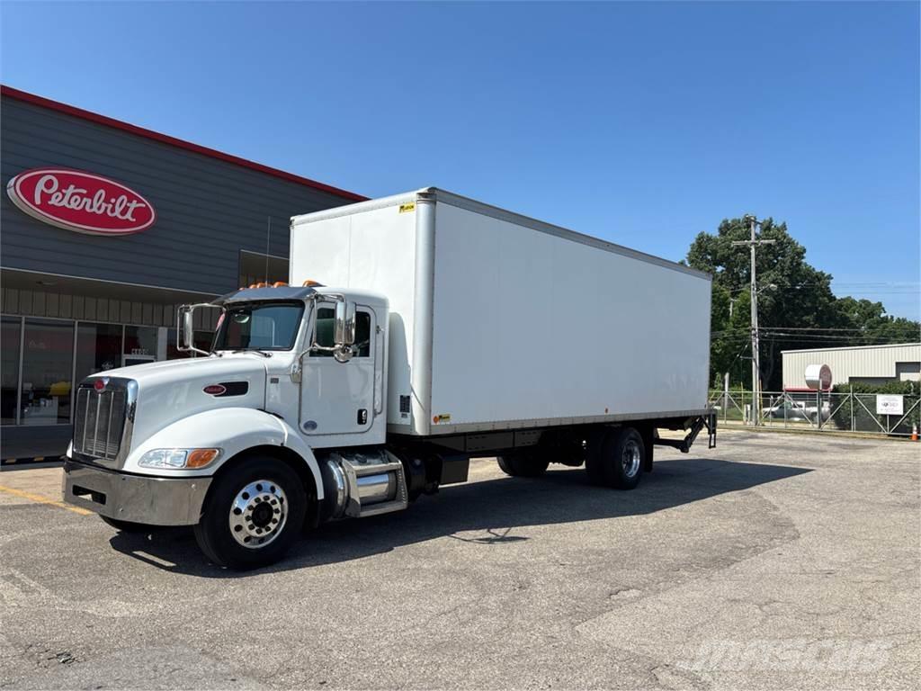 Peterbilt 337 貨箱式卡車