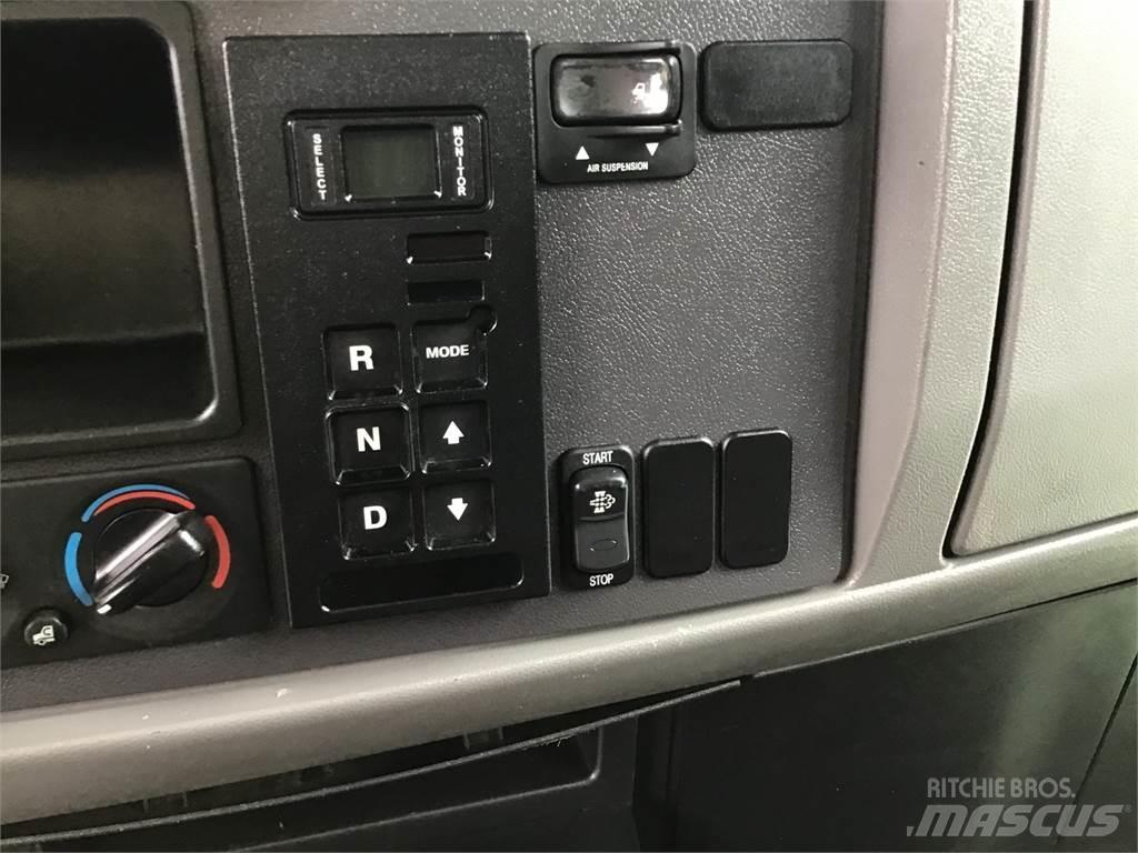 Peterbilt 337 商用底盤車