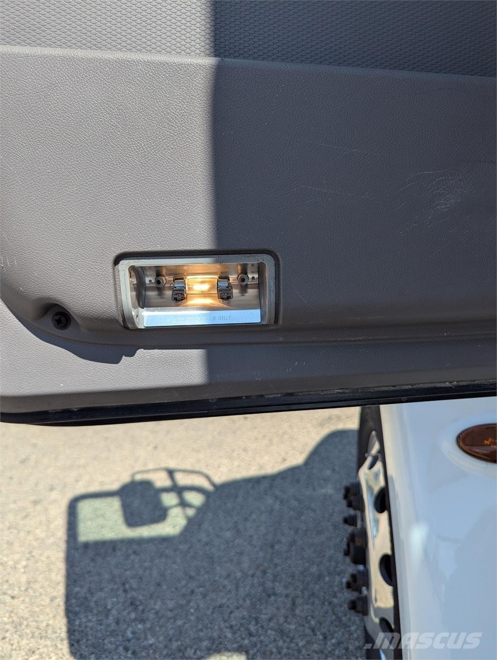 Peterbilt 337 其他貨車