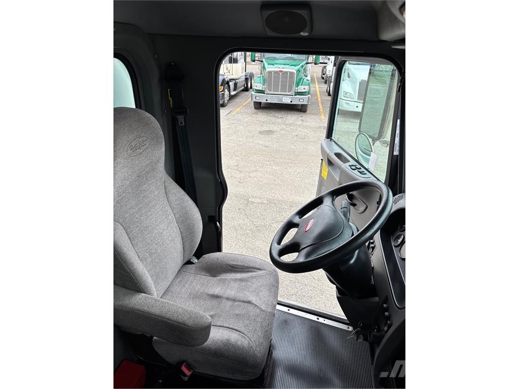 Peterbilt 337 其他貨車