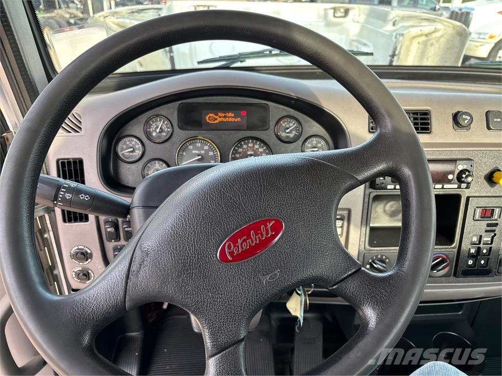 Peterbilt 337 其他貨車