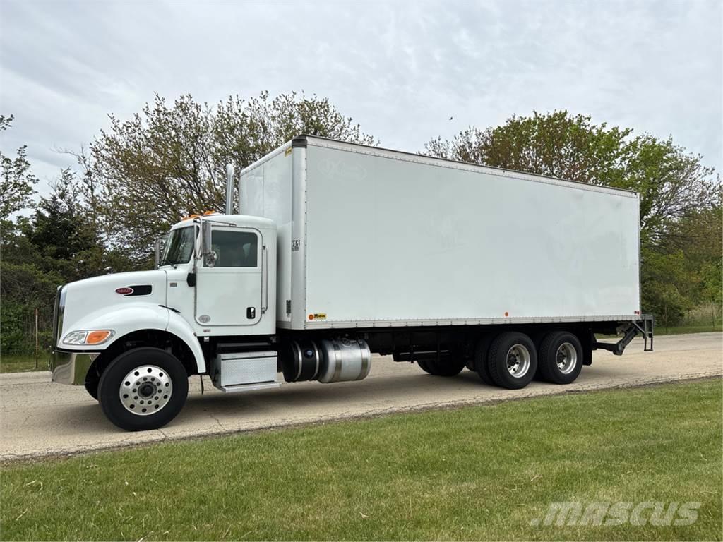 Peterbilt 348 貨箱式卡車