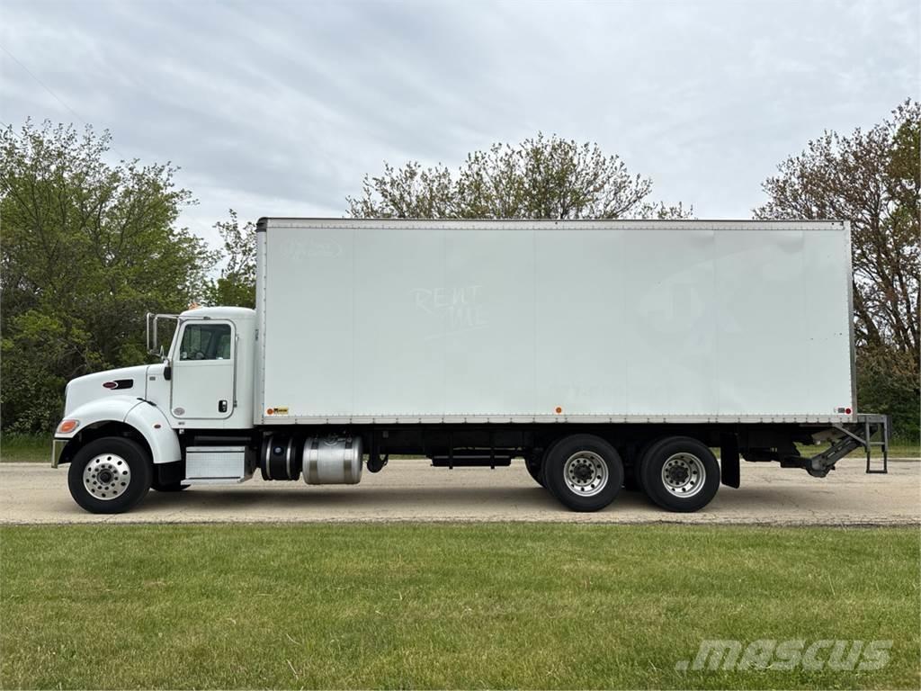 Peterbilt 348 貨箱式卡車