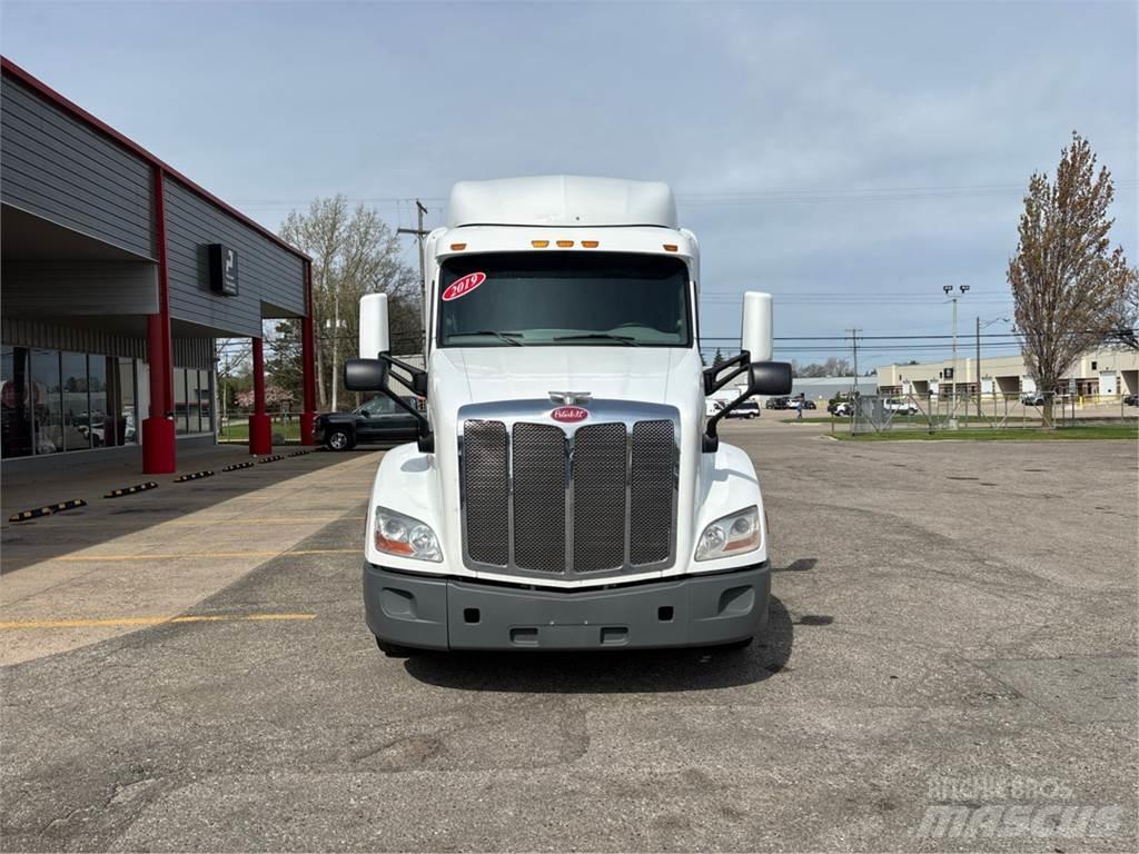 Peterbilt 579 曳引機組件