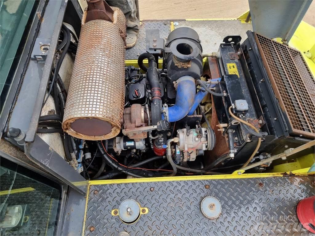 Ammann AP240 膠輪滾壓機