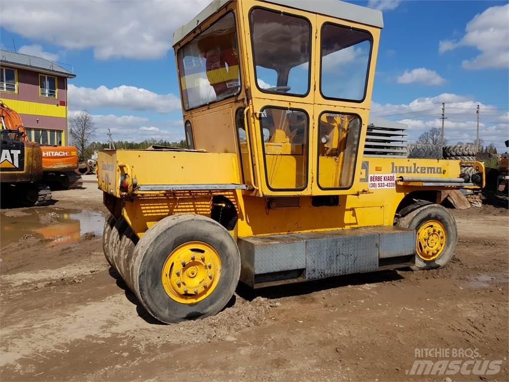 Bomag SGW-17 膠輪滾壓機