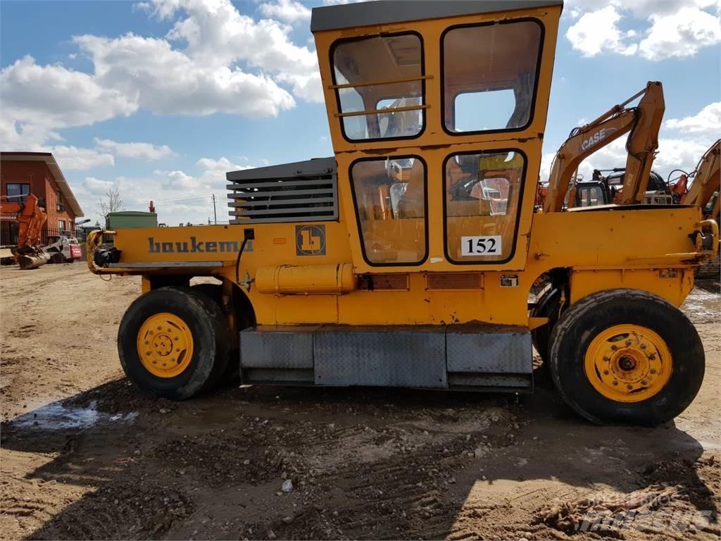 Bomag SGW-17 膠輪滾壓機