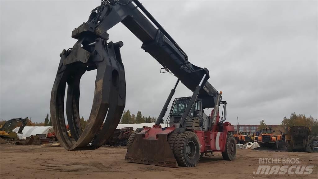 Kalmar RTD 3026 伸縮臂操作車