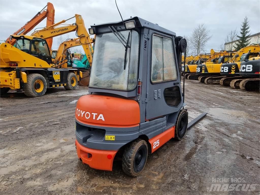 Toyota FD25 柴油卡車