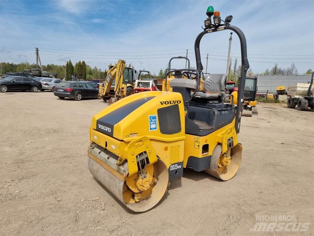 Volvo DD25 雙輪滾壓機