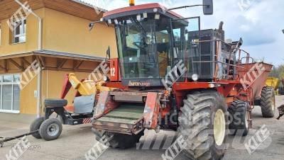 Byron 8400 聯合收穫機