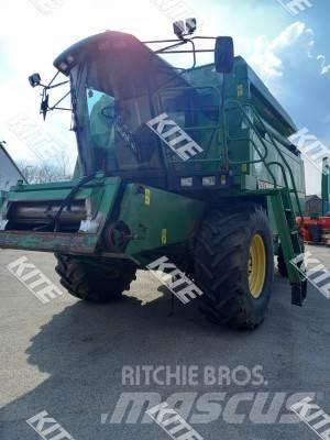 John Deere 2256 2WD 聯合收穫機