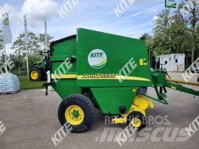 John Deere 568 圓型牧草打包機