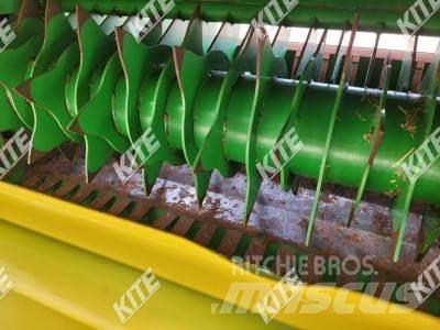 John Deere 568 圓型牧草打包機