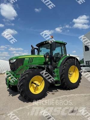 John Deere 6215R 曳引機
