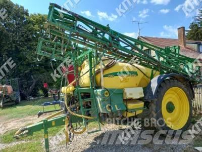 John Deere 732 牽引式噴霧機