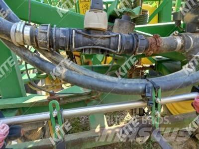 John Deere 732 牽引式噴霧機