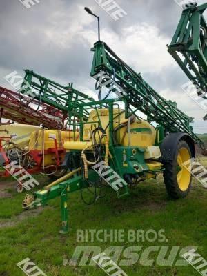 John Deere 732 牽引式噴霧機