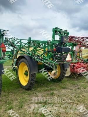 John Deere 732 牽引式噴霧機