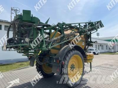 John Deere 832/18i 牽引式噴霧機