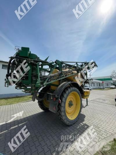 John Deere 832/18i 牽引式噴霧機