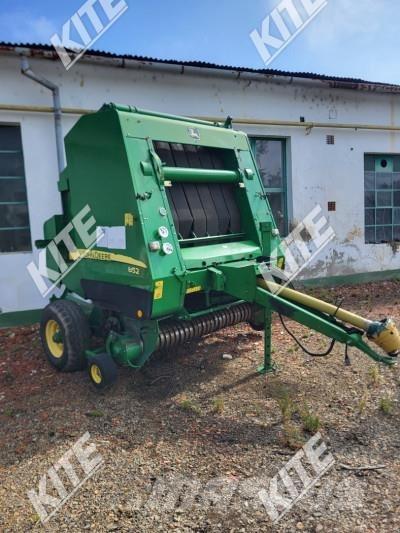 John Deere 852 圓型牧草打包機