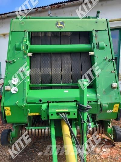 John Deere 852 圓型牧草打包機