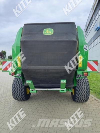 John Deere V451R 圓型牧草打包機