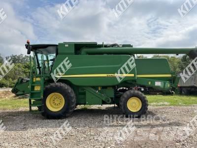 John Deere W650 聯合收穫機