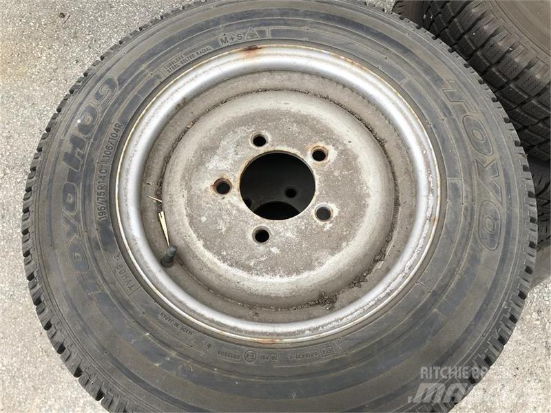 Toyo H09 輪胎、車輪和輪圈