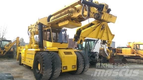 Belotti B75 伸縮臂操作車