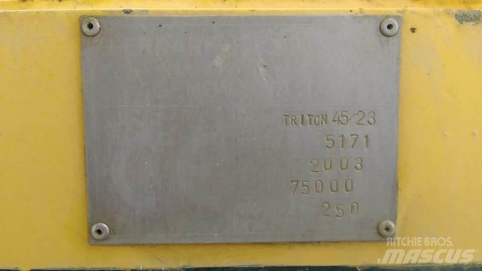 Belotti TRITON FB45/23 伸縮臂操作車
