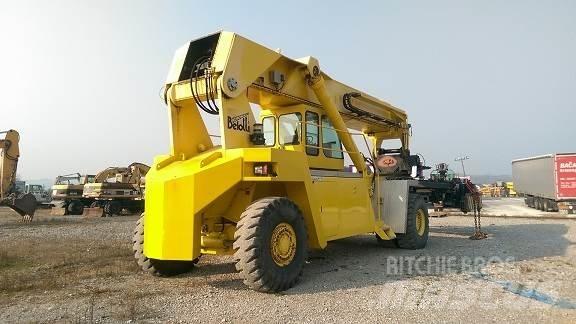 Belotti TRITON FB45/23 伸縮臂操作車
