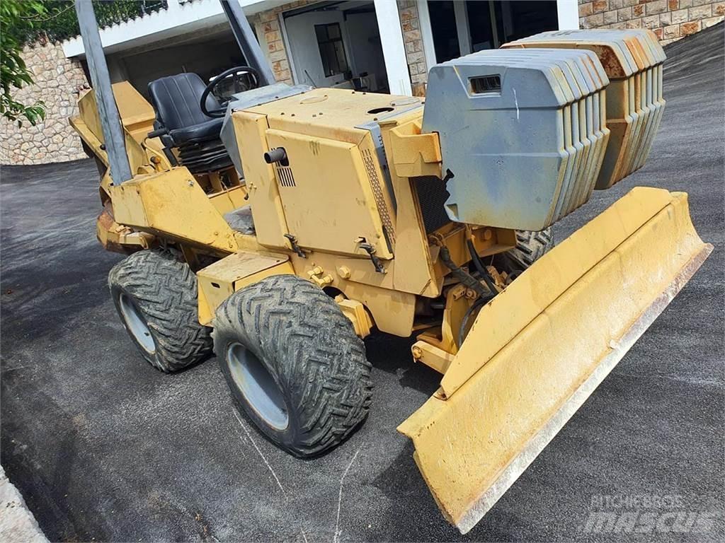 CASE 560 掘溝機