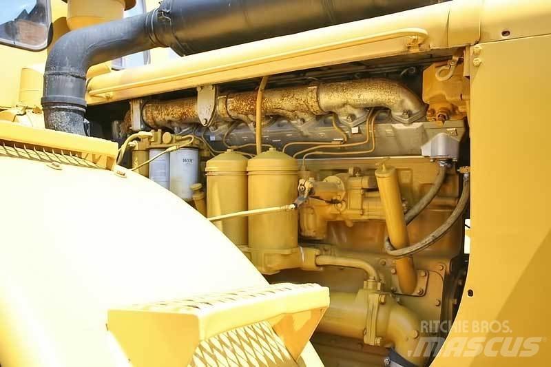 CAT 824B 輪式推土機