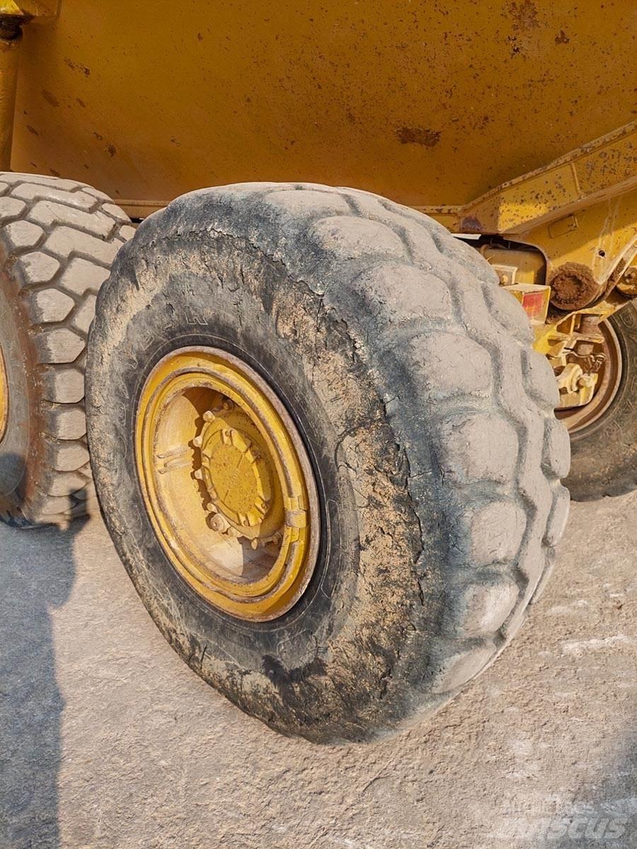 CAT D250E 鉸接式起吊車