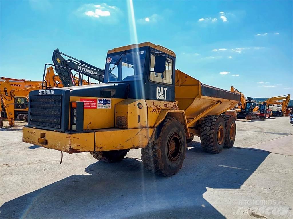 CAT D250E 鉸接式起吊車