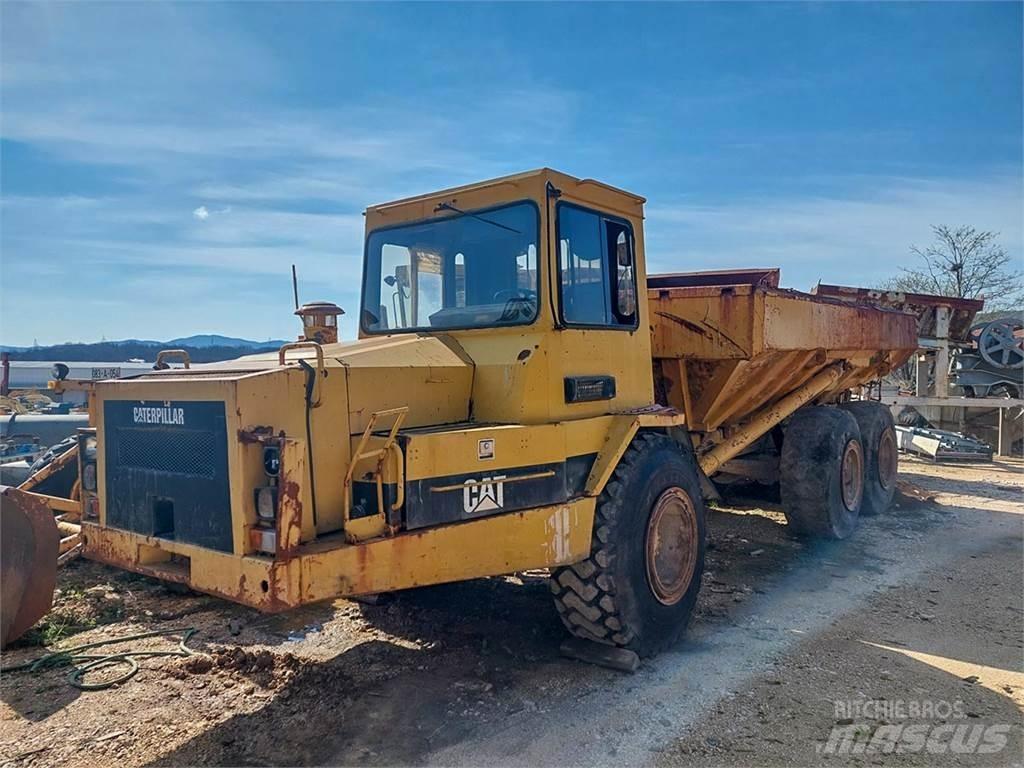 CAT D300B 鉸接式起吊車