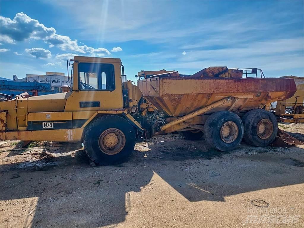 CAT D300B 鉸接式起吊車